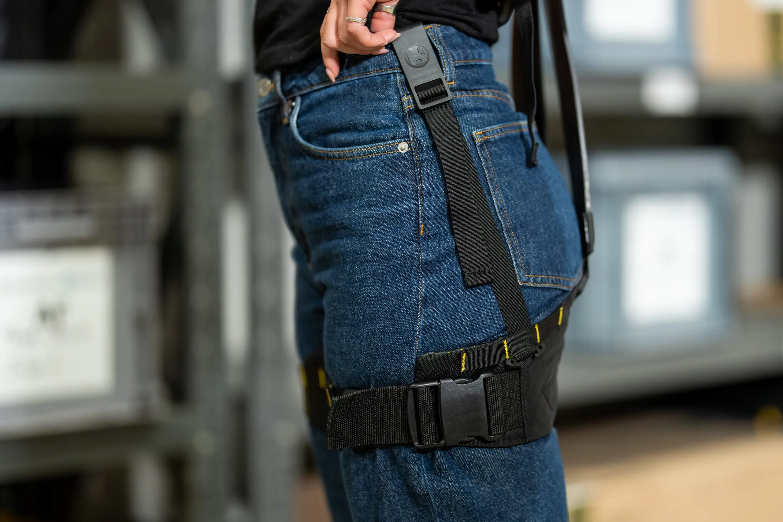 The Apex 2 leg strap buckled around a worker’s thigh, with webbing running down from a clip at the waistband
